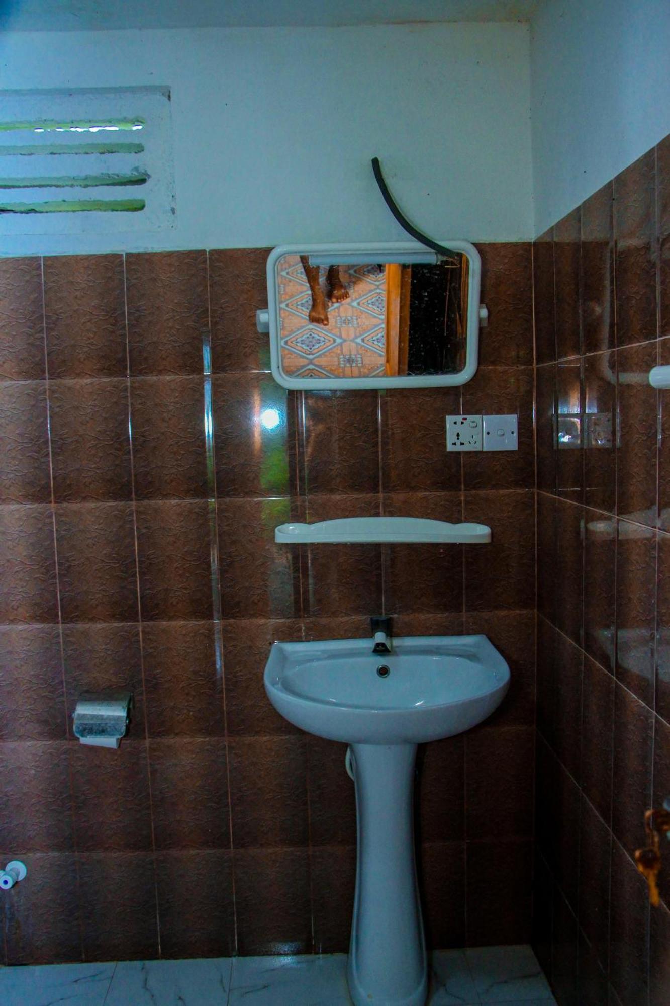 Chanaka Holiday Inn Сигирия Экстерьер фото
