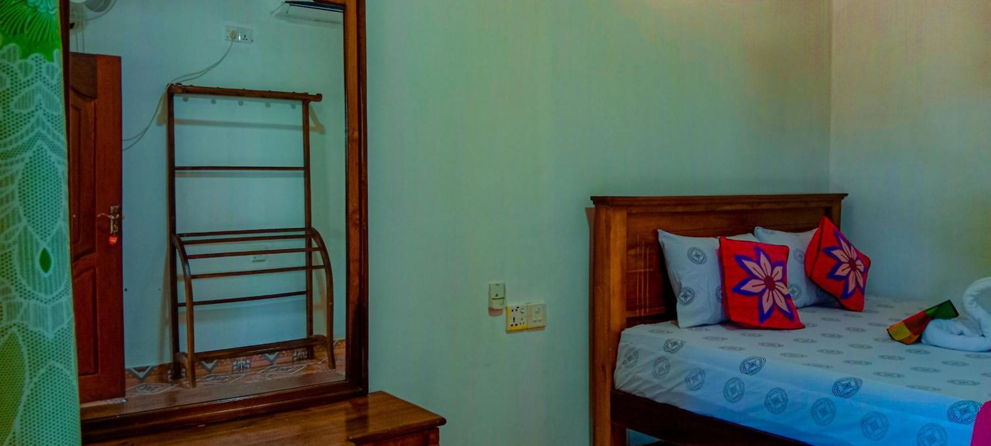 Chanaka Holiday Inn Сигирия Экстерьер фото