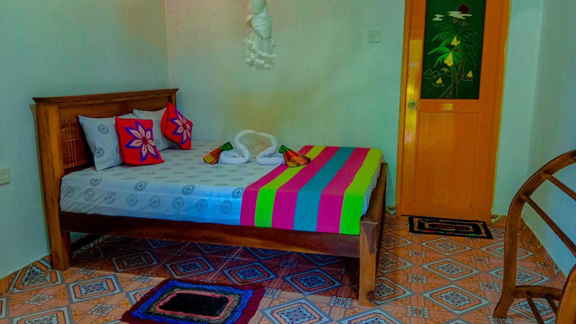 Chanaka Holiday Inn Сигирия Экстерьер фото