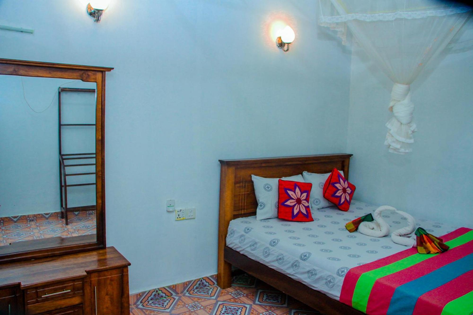 Chanaka Holiday Inn Сигирия Экстерьер фото