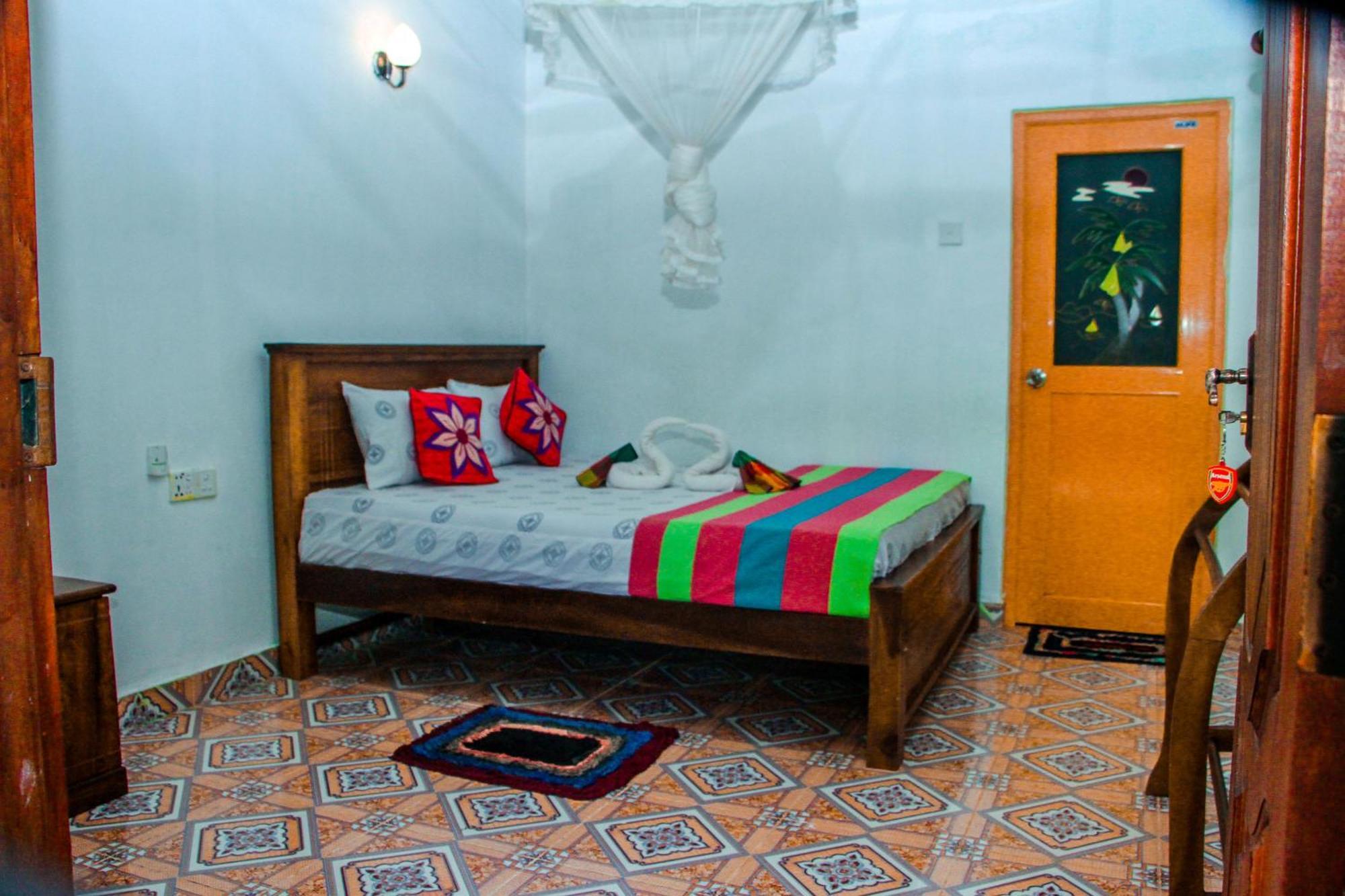Chanaka Holiday Inn Сигирия Экстерьер фото