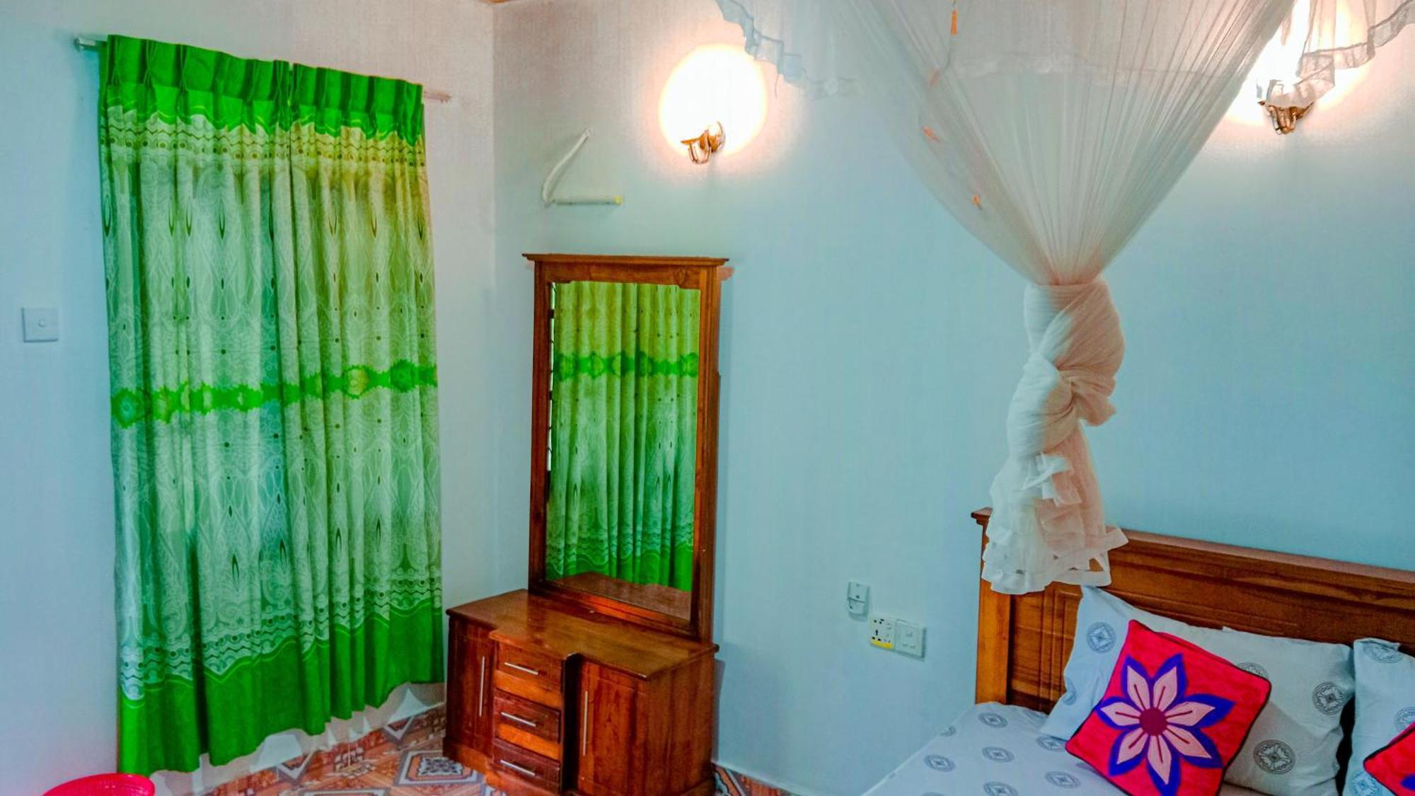 Chanaka Holiday Inn Сигирия Экстерьер фото