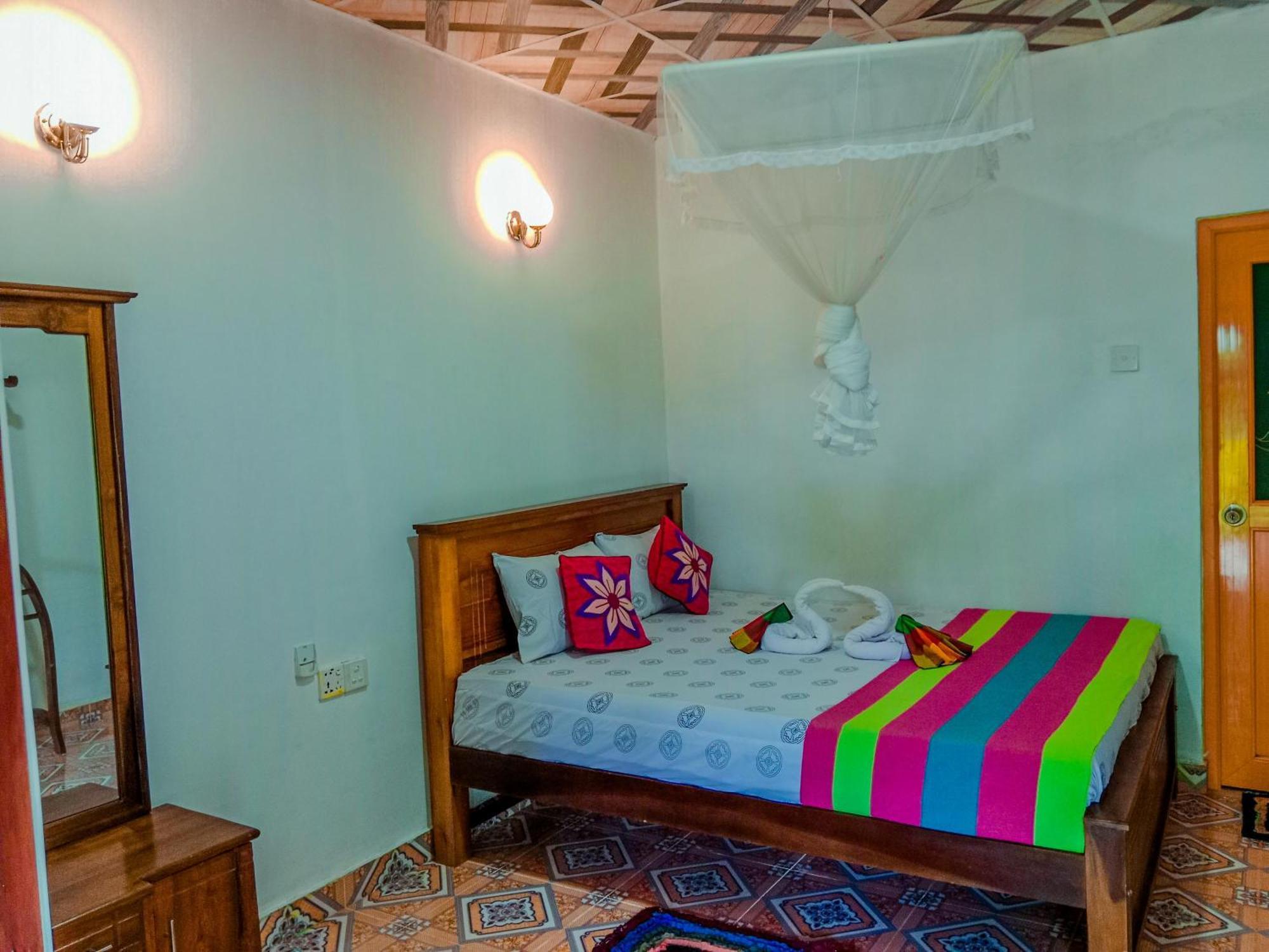 Chanaka Holiday Inn Сигирия Экстерьер фото