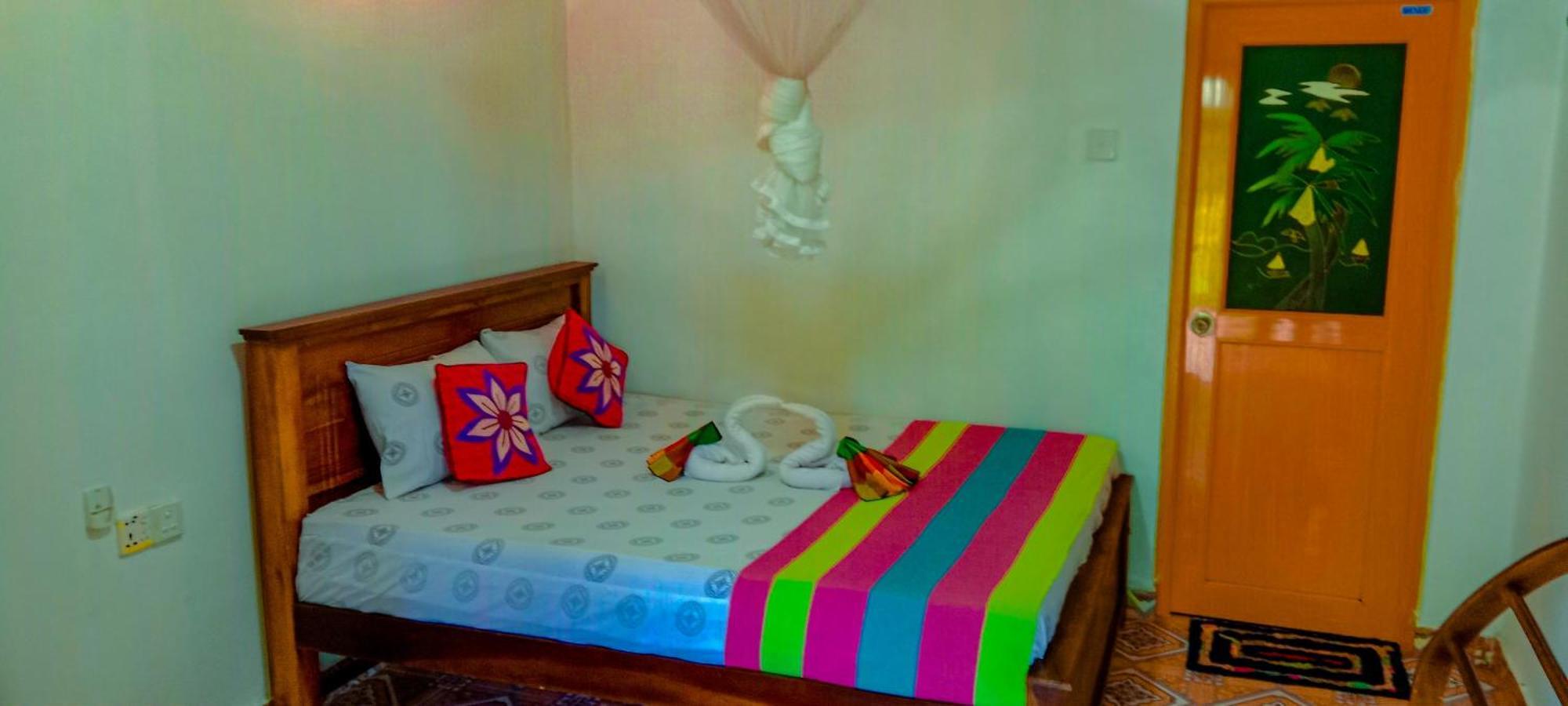 Chanaka Holiday Inn Сигирия Экстерьер фото